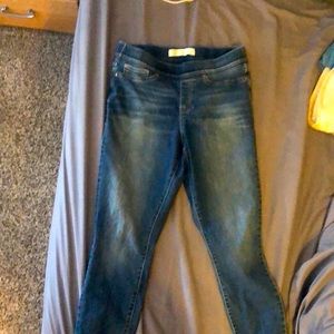 Levi’s pull on skinny jean